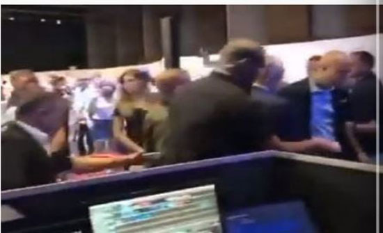 بالفيديو ..لحظة هروب نتنياهو من القاء كلمته بعد اطلاق صواريخ نحو عسقلان اثناء وجوده فيها