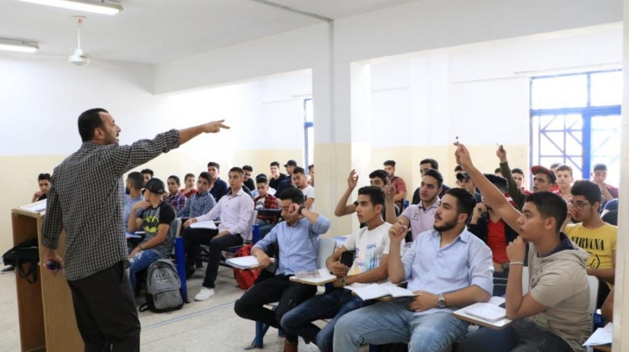 بالصور...جامعة الزرقاء تستقبل المئات من طلبة التوجيهي ضمن مبادرتها زقفة وطن