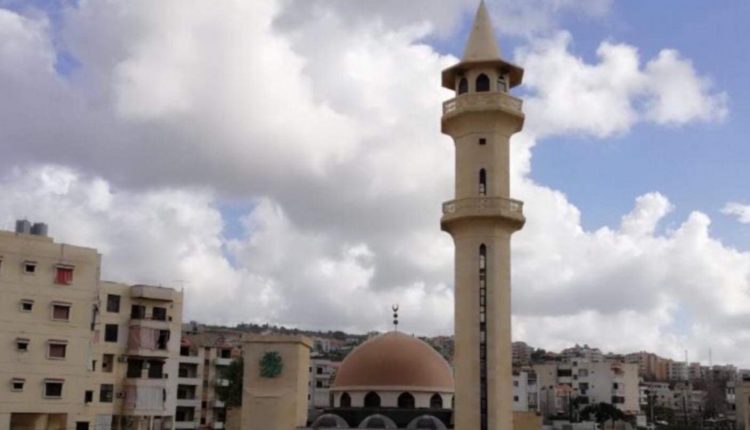 بالفيديو: مؤذن يدعو المسيحين لدخول المسجد والاحتماء به من النيران المشتعلة في لبنان