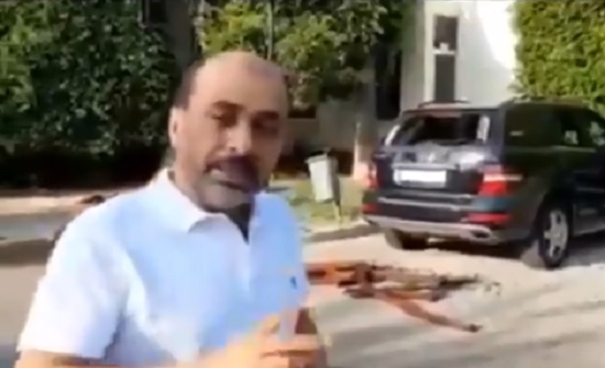 بالفيديو  .. تحطيم مركبة أردني في لبنان وسرقة أوراقه الثبوتية
