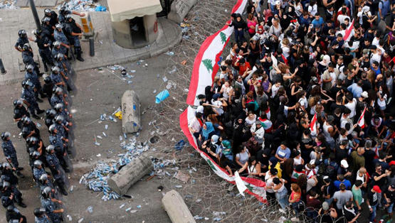 الاثنين .. يوم الحسم في مظاهرات لبنان
