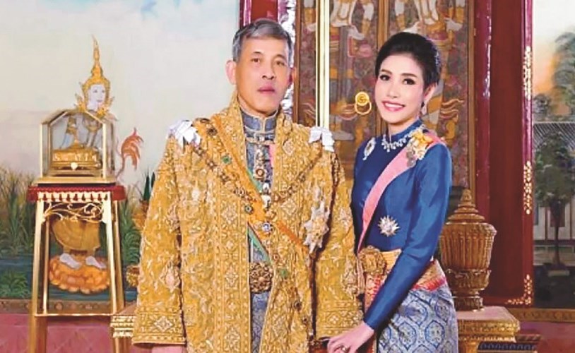 ملك تايلند يجرد خليلته من كل ألقابها لطموحها...اليكم التفاصيل!