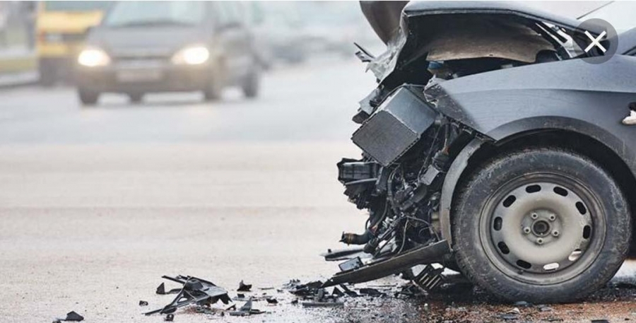 إصابة ثلاثة أشخاص إثر حادث تصادم في محافظة العاصمة