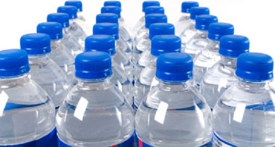 تحذير من مادة سامة في زجاجات المياه البلاستيكية تسبب السرطان