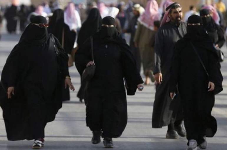 فتاة سعودية تقاضي والدها لرفضه 11 عريسا تقدموا للزواج منها