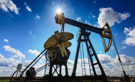 انخفاض أسعار النفط بفعل زيادة مخزونات الخام الأميركية