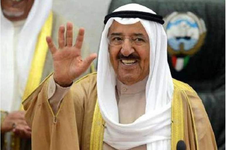 أمير الكويت يطمئن على رئيس مجلس الأمة بعد واقعة الاعتداء عليه