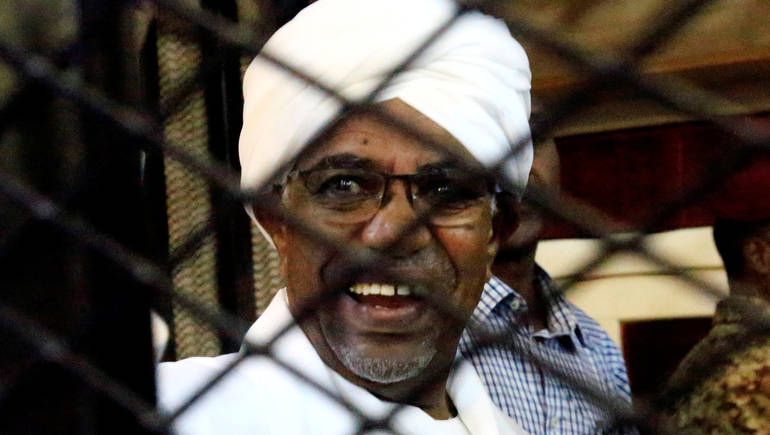 الحكم بالسجن 10 سنوات على الرئيس المعزول عمر البشير