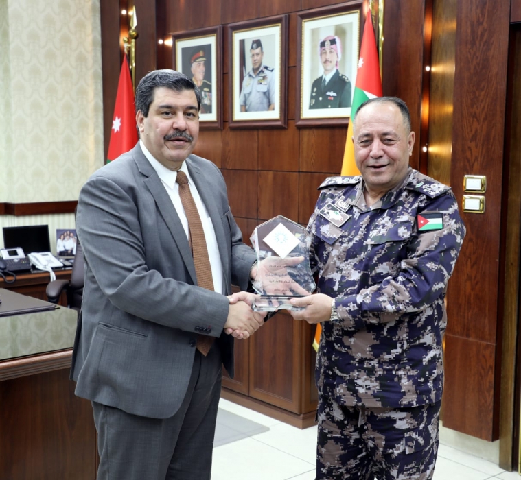 الدفاع المدني يتسلم جائزة ختم الإبتكار من مركز الملك عبدالله الثاني للتميز
