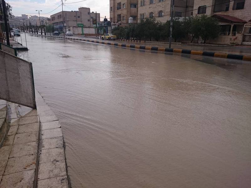 فاعليات في الزرقاء تطالب بدراسات قبل إنشاء شبكات تصريف مياه الأمطار