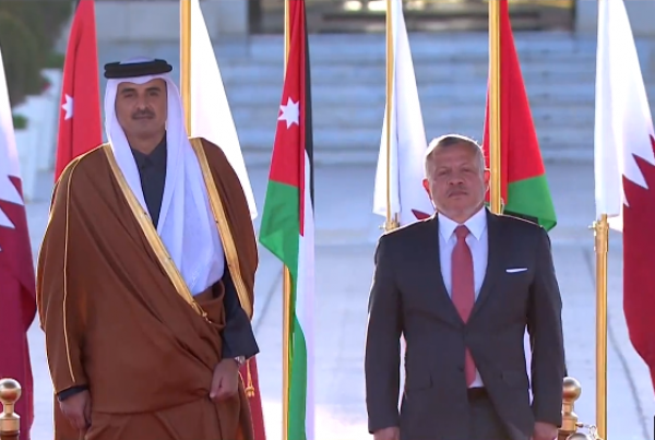 بالصور...الملك في مقدمة مستقبلي أمير دولة قطر لدى وصوله إلى عمان
