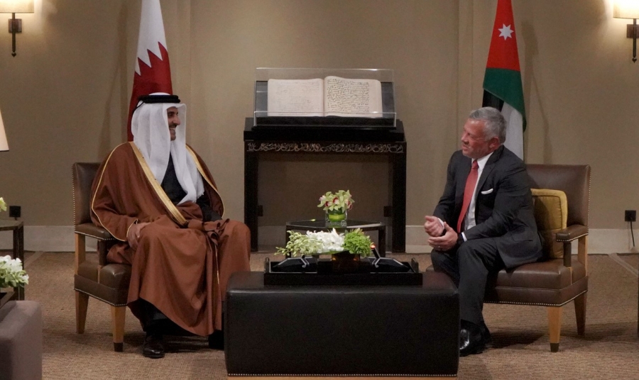 الملك وأمير قطر يؤكدان اعتزازهما بالعلاقات الأخوية بين البلدين