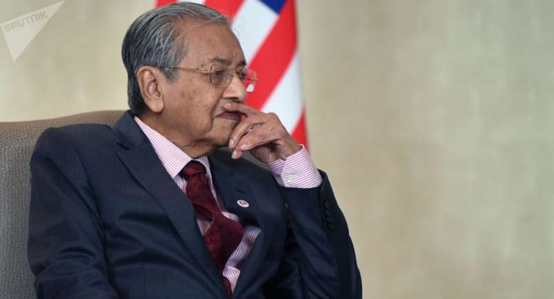 رئيس الوزراء الماليزي مهاتير محمد يقدم استقالته