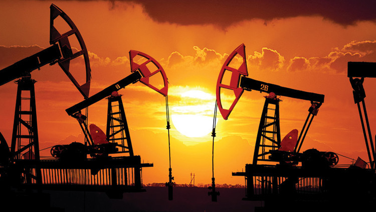 النفط بأدنى سعر منذ 2002 مع تصاعد التخوفات بشأن كورونا