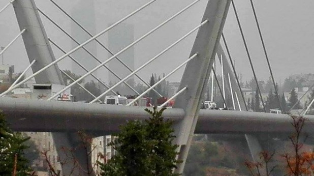 الامن العام يثني فتاة حاولت الانتحار من اعلى جسر عبدون