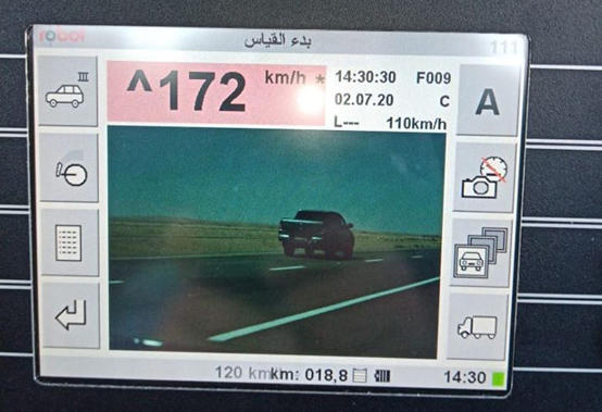 الدوريات الخارجية تضبط مركبة تسير بسرعة 172 كمس عند مثلث محي باتجاه عمان