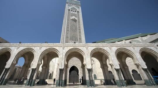 المغرب : فتح المساجد وأستثناء صلاة الجمعة
